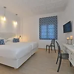 Apollon Boutique מלון