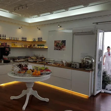 Apollon Boutique 3*